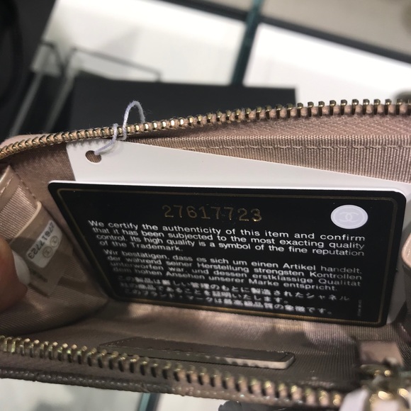 ⛔️SOLD⛔️ Chanel 🦄 19S Pearly Beige O Key - Picture 7 of 8